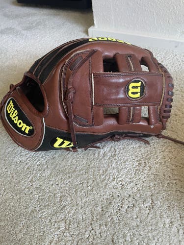 Wilson A2000 G5 RH Infield Baseball Glove 11.75" (Barely Used)