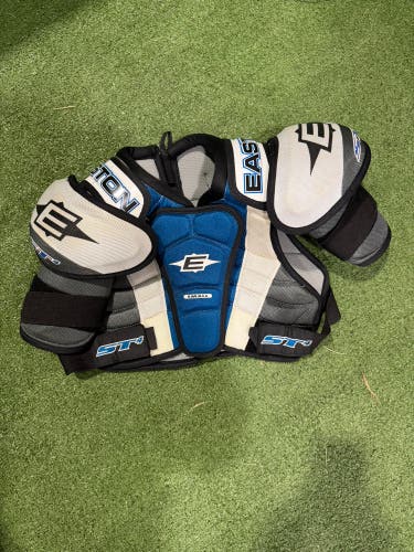 Easton ST4 Shoulder Pads | Senior Small