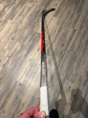 Senior Bauer Vapor Hyperlite Left Hand Hockey Stick P92 87 Flex (Used)