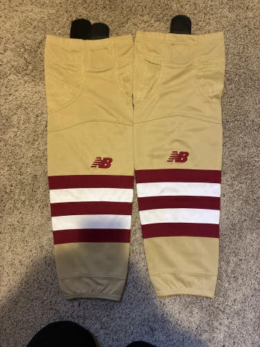 New Balance gold/white/maroon Size medium (Used)