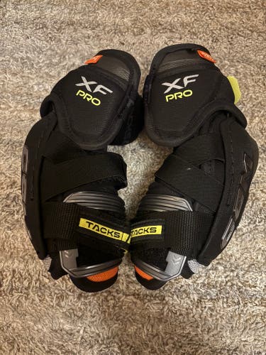 Junior Medium CCM Tacks XF Pro Elbow Pads (Used)