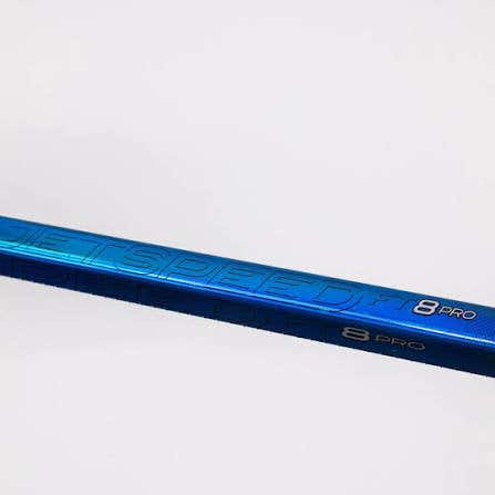 New Senior CCM JetSpeed FT8 Pro Right Handed Hockey Stick P28 70 Flex