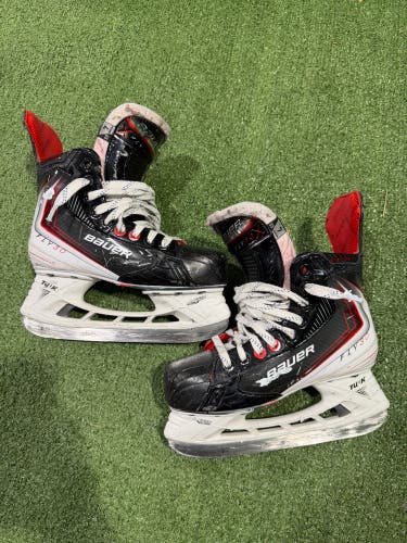 Bauer Vapor Fly30 Hockey Skates | Size 4EE