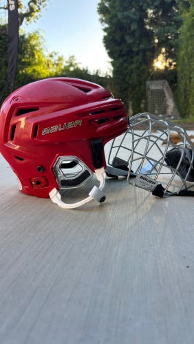 Small Bauer Re-Akt 150 Helmet with cage (slightly Used)