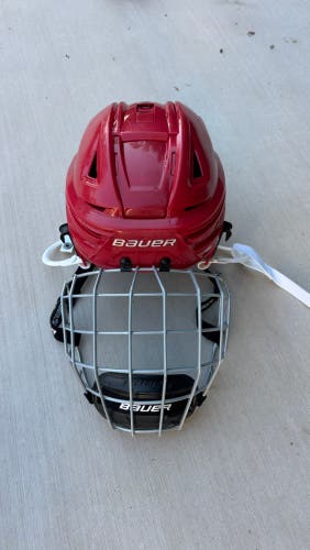 Small Bauer Re-Akt 150 Helmet with cage (slightly Used)