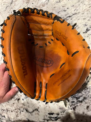 Wilson A2000 RH Catcher's Glove 32.5" (Used)