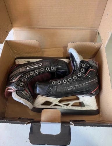 Black 2015 Bauer Vapor X900 Hockey Skates Regular Width Size 3.5 (Used)