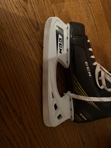 CCM Tacks 1052 Hockey Skates Regular Width 12 (Used)