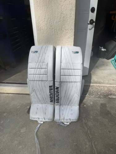 Vaughn Velocity V9 35+2 pads + CCM Glove and Blocker