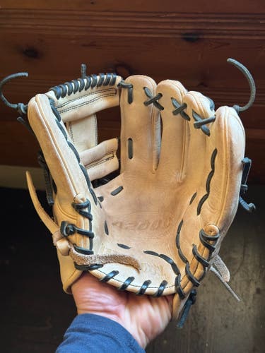 2024 Infield RH Wilson A2000 1786 Baseball Glove 11.5" (Used)