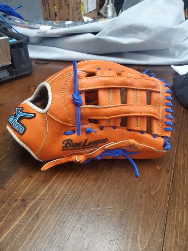 Mizuno RH Outfield BUW League Baseball Glove 12.5" (Used)