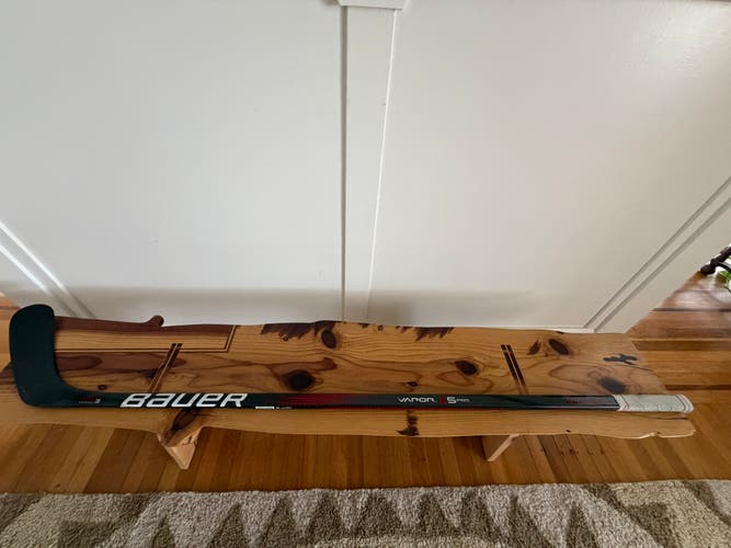Intermediate Bauer Vapor X5 Pro Right Handed Hockey Stick P92 65 Flex (Used)