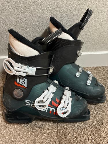 Mondo 22 & 22.5 Kid's Salomon T3 All Mountain Ski Boots (Used)