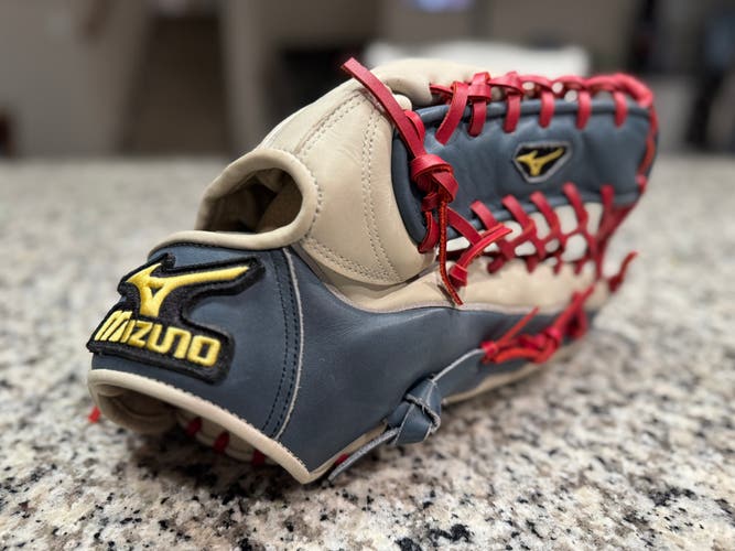 Mizuno CUSTOM USA model - Classic Pro RHT 12.75” Trapeze Baseball Glove (Never used!)