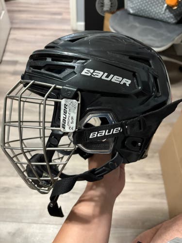 Small Bauer Re-Akt 150 Helmet Combo (Used)