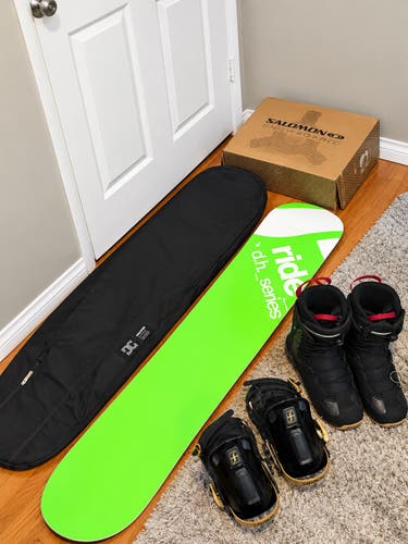 Complete Snowboard - RIDE 155 Snowboard Package w/ Forum Bindings, Salomon Wide Boots & Padded Bag