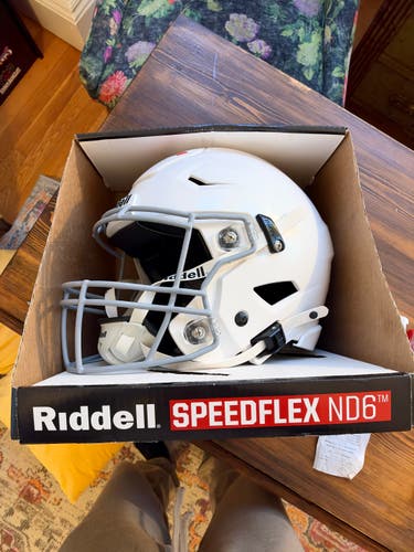White Youth Large Riddell SpeedFlex Helmet (New)
