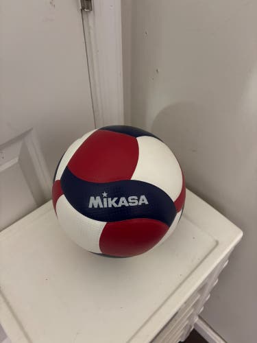 (Like New) Mikasa V200W Volleyball