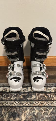 Mondo 22 & 22.5 Kid's Nordica SpeedMachine J4 Ski Boots Soft Flex (Used)