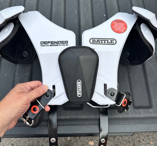 Medium Youth Battle Defender Shoulder Pads (New)