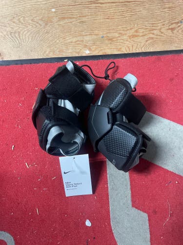 Medium Adult Nike vapor select Arm Pads (New)
