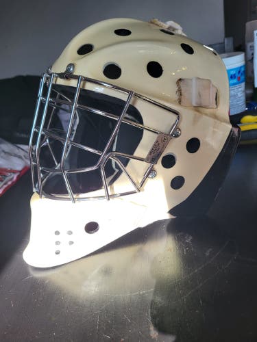 Itech profile 950 Goalie Mask (CANADA BUYER ONLY)