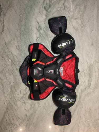 Men's Medium Intermediate Bauer Vapor 3X Shoulder Pads (Used)