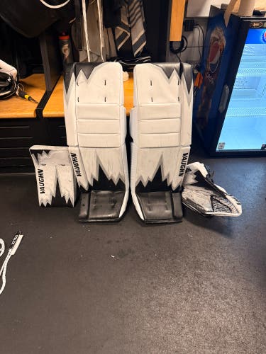34+1" Vaughn V10 Pro Carbon Regular Goalie Full Set Pro Stock (Used)
