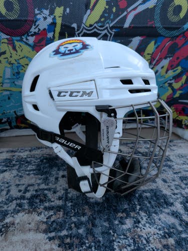 Orlando Solar Bear Medium CCM Super Tacks X Helmet w/cage (Used)