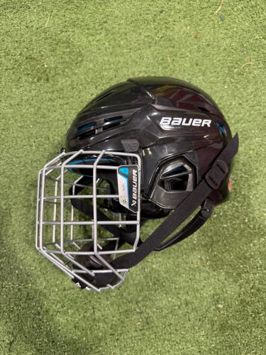 Bauer Re-Akt 55 Helmet | Small w/ Cage
