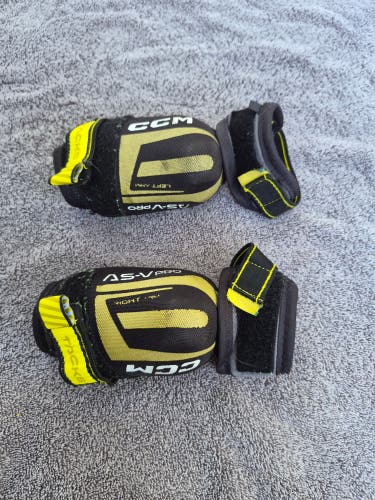 Youth Medium CCM Tacks AS-V Pro Elbow Pads (Used)