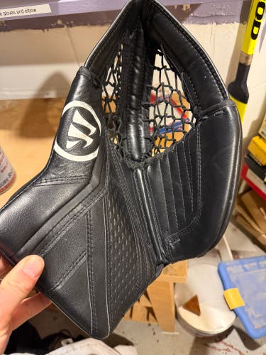 Warrior Ritual G6 E+ Regular  intermediate black used goalie glove