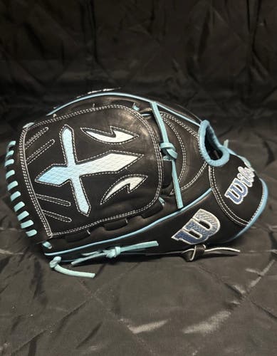 2025 Wilson A2000 LH Pitcher's Baseball Glove 12" (New)
