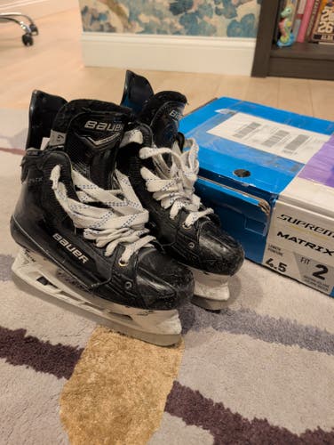 Hockey Skates - Bauer Matrix size 4.5 Fit 2