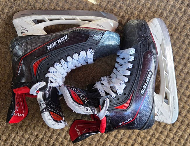 Bauer Vapor 3X Pro Hockey Skates Regular Width Size 5.5 (Used)