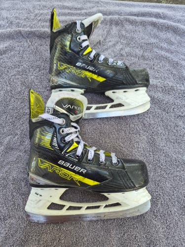 Black/Yellow Bauer Vapor X4 Hockey Skates 13.5 (Used)
