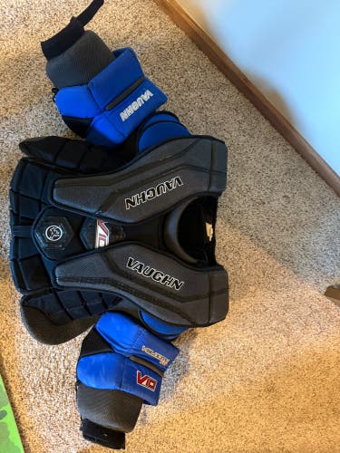 Large Vaughn V10 Pro Carbon Goalie Chest Protector (Used)