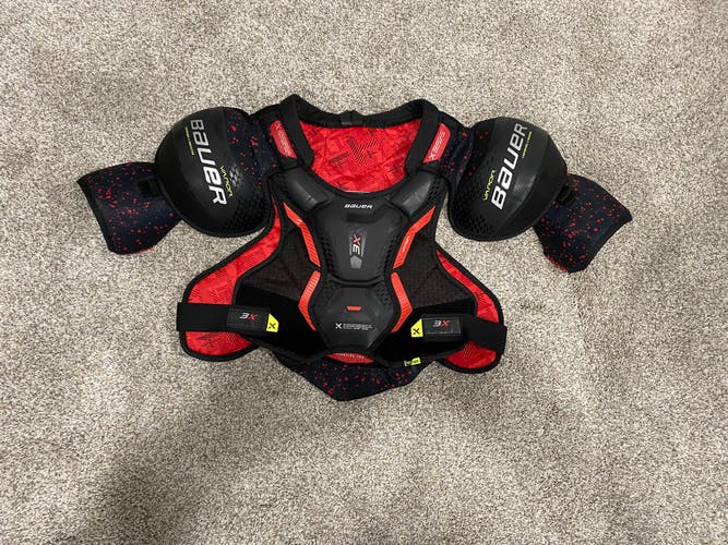 Men's Medium Intermediate Bauer Vapor 3X Shoulder Pads (Used)