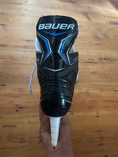 2025 Bauer XLP Hockey Skates Regular Width 9.5 (Used)