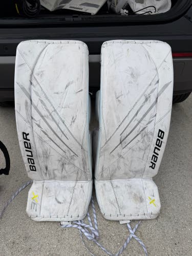 Extra Small Senior Bauer Vapor 3X Goalie Leg Pads (Used)