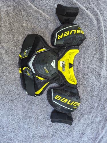 Medium Youth Bauer Shoulder Pads (Used)