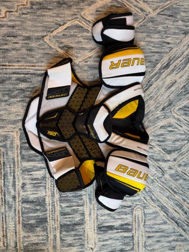 Small Senior Bauer Supreme 190 Shoulder Pads (Used)