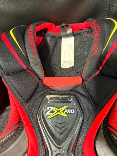 Men's Small Senior Bauer Vapor 2X Pro Shoulder Pads (Used)