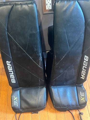 Medium Bauer Vapor 3X Goalie Leg Pads 31+(Used)