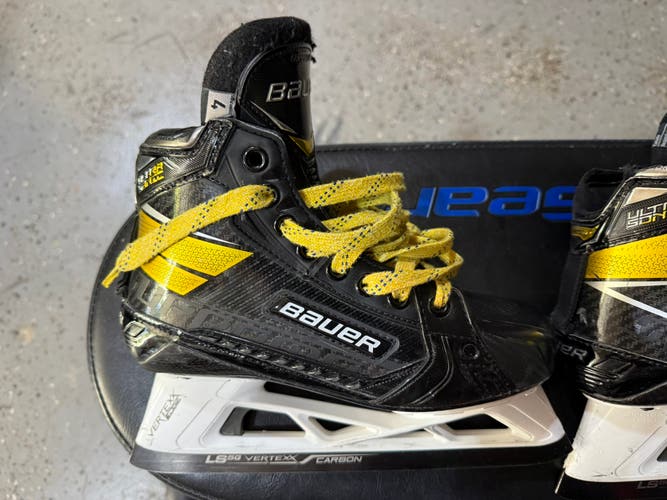 2020 Bauer Supreme Ultrasonic Hockey Skates Regular Width Size 4 (Used)