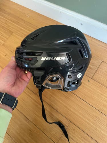 Medium Bauer Re-Akt 155 Helmet (Used)