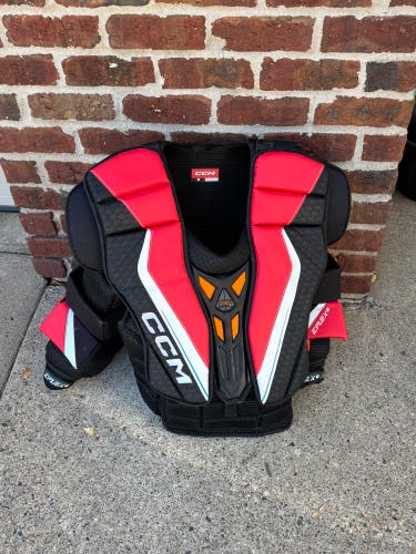 Small CCM EFlex 6 Goalie Chest Protector (Used)