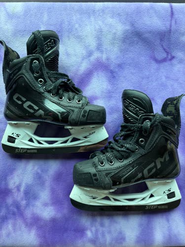 Junior CCM Tacks XF Pro Hockey Skates Regular Width Size 2 (Used)