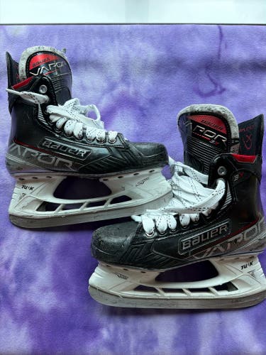 Intermediate Bauer Vapor 3X Hockey Skates Regular Width 6.5 (Used)