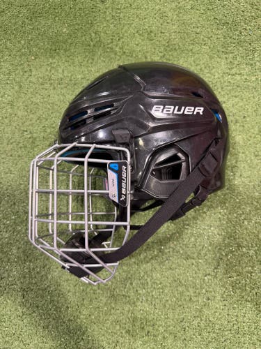 Bauer Re-Akt 55 Helmet | Medium w/ Cage